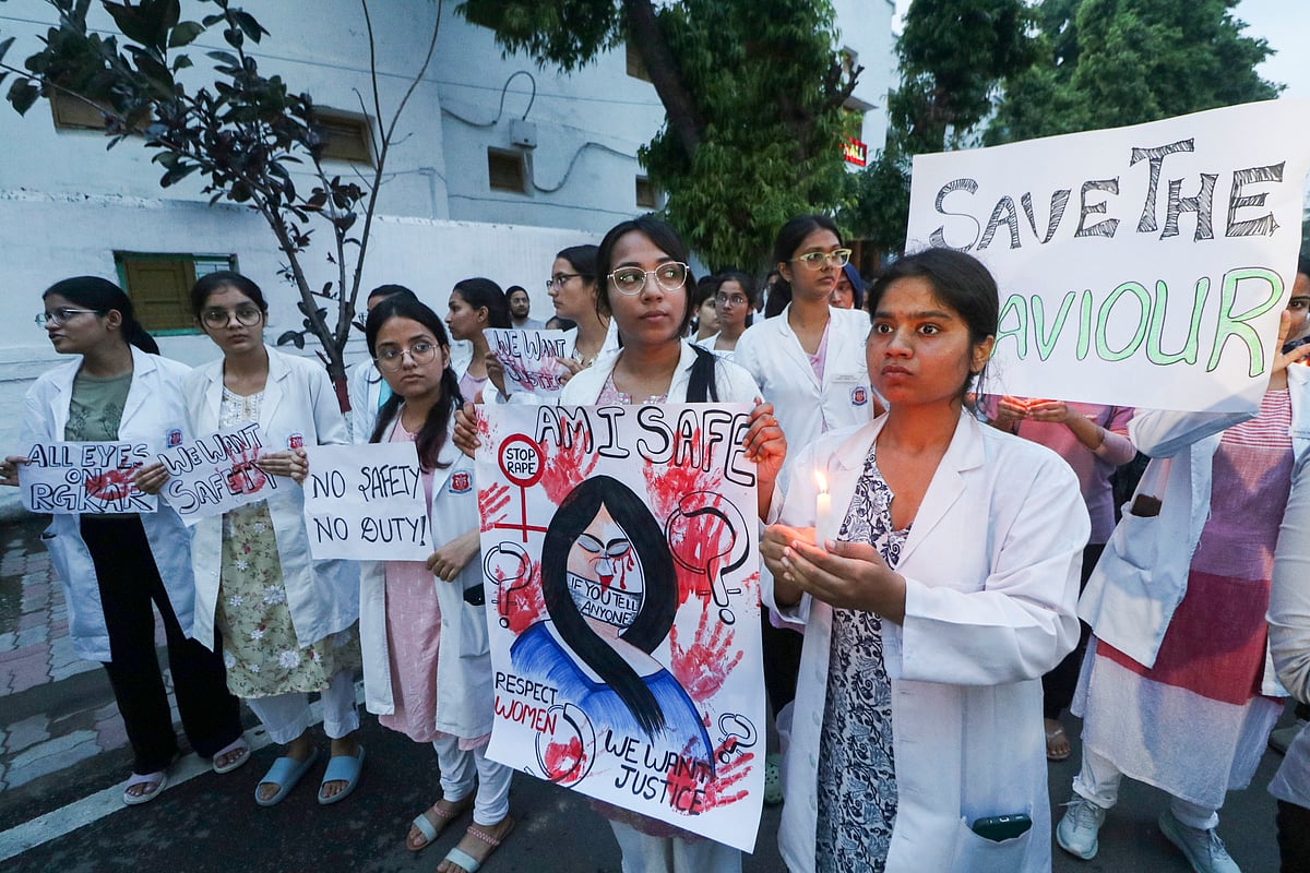 Doctors of KGMU Lucknow take part in a candle light march in protest against the rape and murder of a trainee doctor in Kolkata, in Lucknow, Monday, Aug 12, 2024 | - PTI
